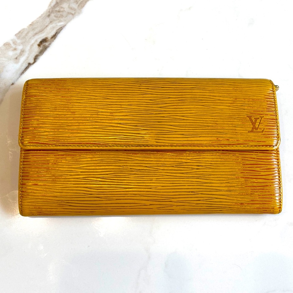 LOUIS VUITTON (Authentic) Wallet